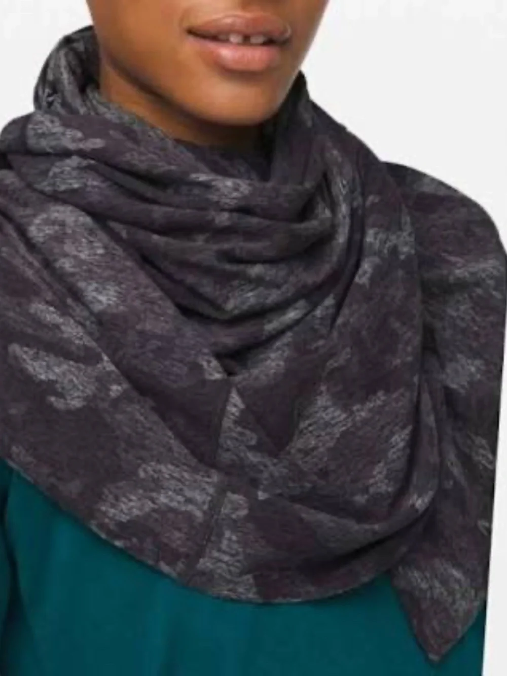Lululemon Vinyasa Scarf Rulu Incognito Camo HTR Black NWT